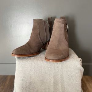 Ugg Leahy Boots